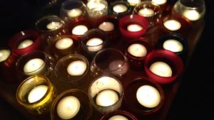 Ecole Sainte Marie Fuveau lumignons bougies Marie fête des lumières