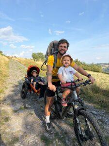 ecole sainte marie fuveau ARTHUR SANS GENE DANS SON BUGGY AVEC UN SOURIRE GRAND COMME LE CIEL